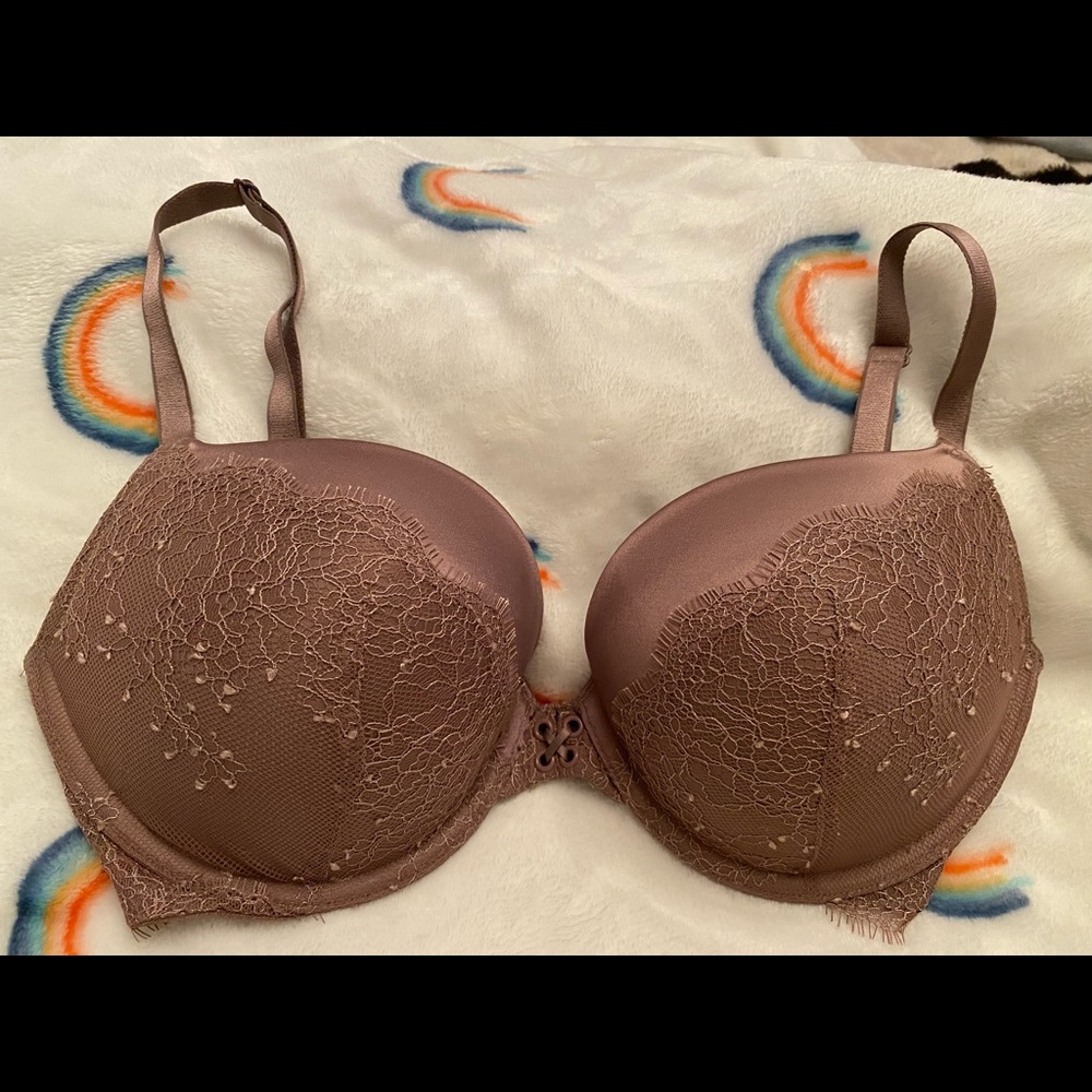 VICTORIA’S SECRET PUSH UP BRA